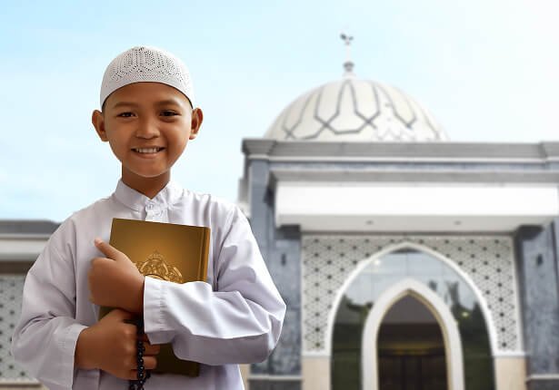 Iftar gatherings, Taraweeh prayers, and nightly reflections